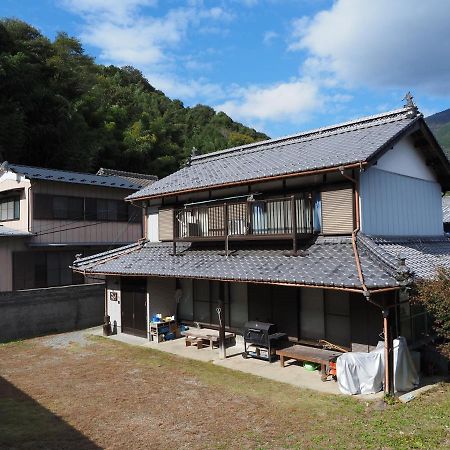 四国旅行のhub拠点 古民家ゲストハウス Heso Camp Miyoshi  Exterior foto