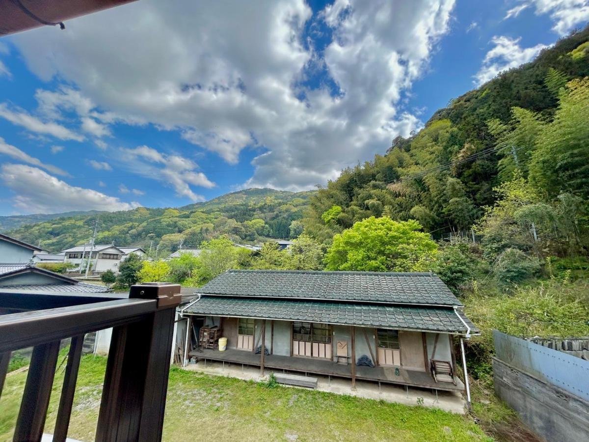 四国旅行のhub拠点 古民家ゲストハウス Heso Camp Miyoshi  Exterior foto